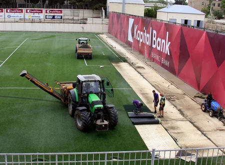 Sumqayıta məxsus stadionda meydanın örtüyünün dəyişdirilmə prosesinə başlanılıb