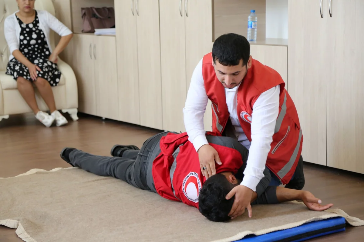 Cəbhə bölgəsində keçirilən ilk yardım təlimləri başa çatıb