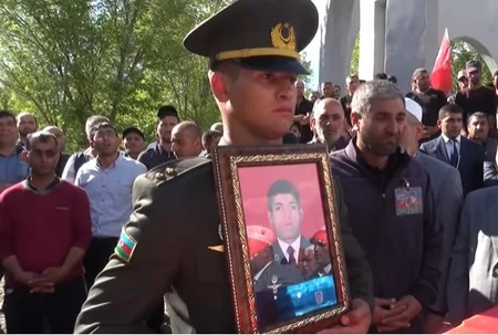 Vətən müharibəsində şəhid olmuş zabitimiz dəfn edilib