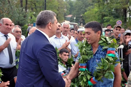 Lerikdə aprel döyüşlərində iştirak edənlərin bir qrupu ilə görüş keçirilib