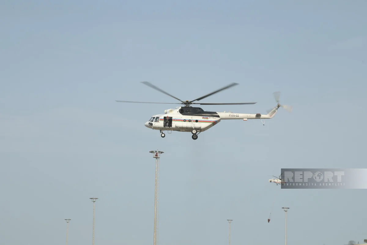 “Bakı 2025” əməliyyat-taktiki təlimi keçirilib, helikopterlərin paradı olub