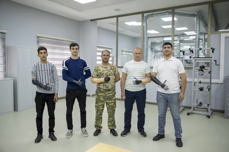 Yuxarı ətrafları amputasiya olunan qazilər son nəsil protezlərlə təmin olunub