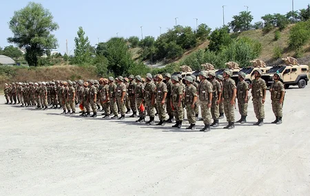 MN: Təlimlərdə iştirak edən qoşunlar əməliyyat təyinatı rayonları istiqamətində hərəkət edir - VİDEO