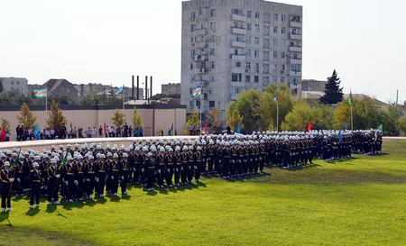 Müdafiə Nazirliyinin xüsusi təyinatlı təhsil müəssisələrində andiçmə mərasimləri keçirilib