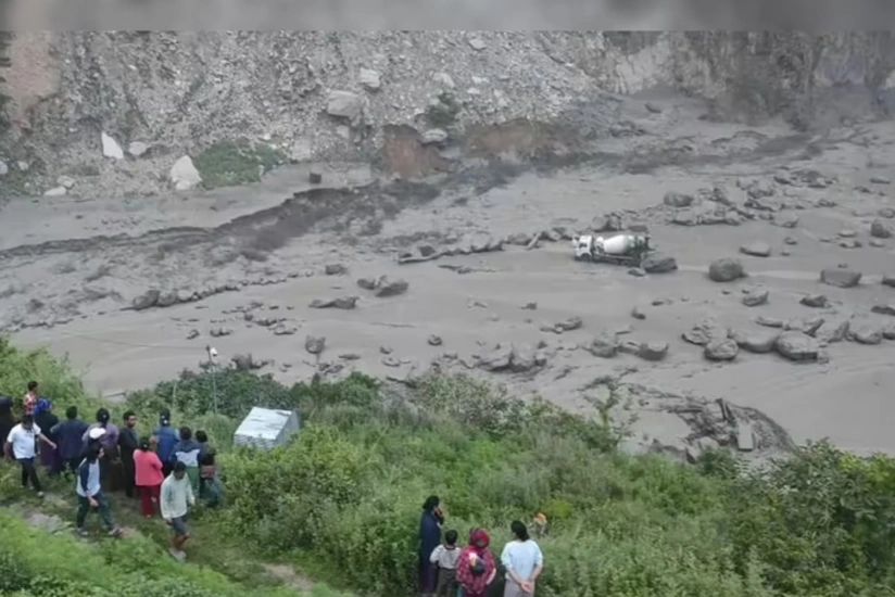 Floods destroy bridge between Nepal, China, 18 missing