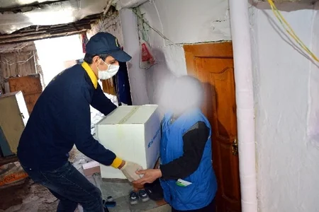 Gömrükçülər aztəminatlı ailələrə yardım ediblər