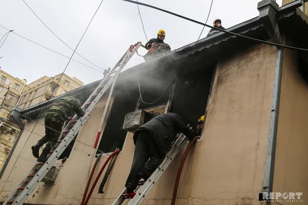 Bakının mərkəzində yaşayış binasında baş verən yanğın söndürülüb - FOTO - YENİLƏNİB