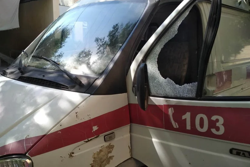 Bərdədə təcili yardımın qadın həkimləri döyülüblər - FOTO