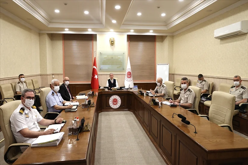 Hulusi Akar yüksək rütbəli zabitlərlə videokonfrans keçirib