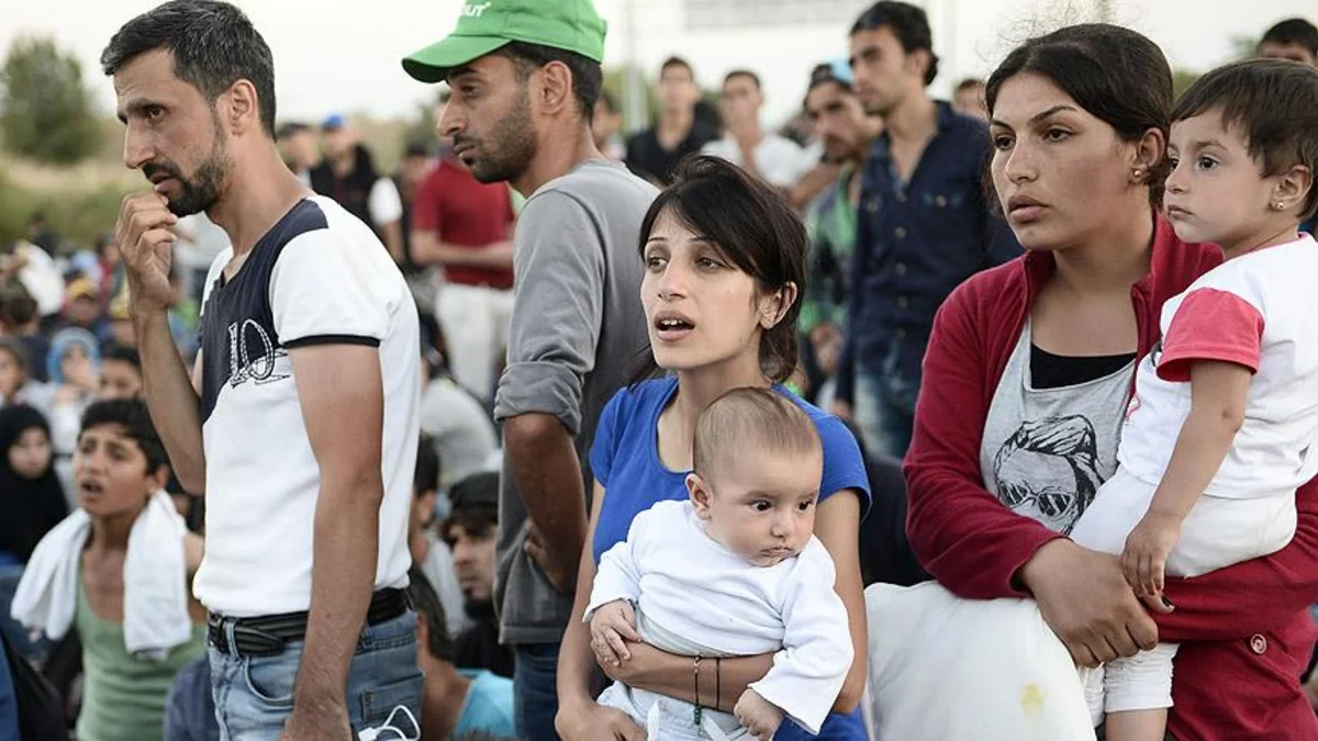 BMT rəsmisi: Avropaya gedən qaçqınların sayı daha da artacaq