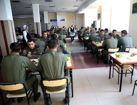 Müdafiə naziri hərbi aviabazalardan birində olub - FOTO