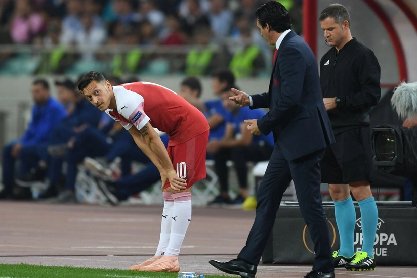 Məsut Özil Qarabağla görüşdən ağrılarla qayıdıb