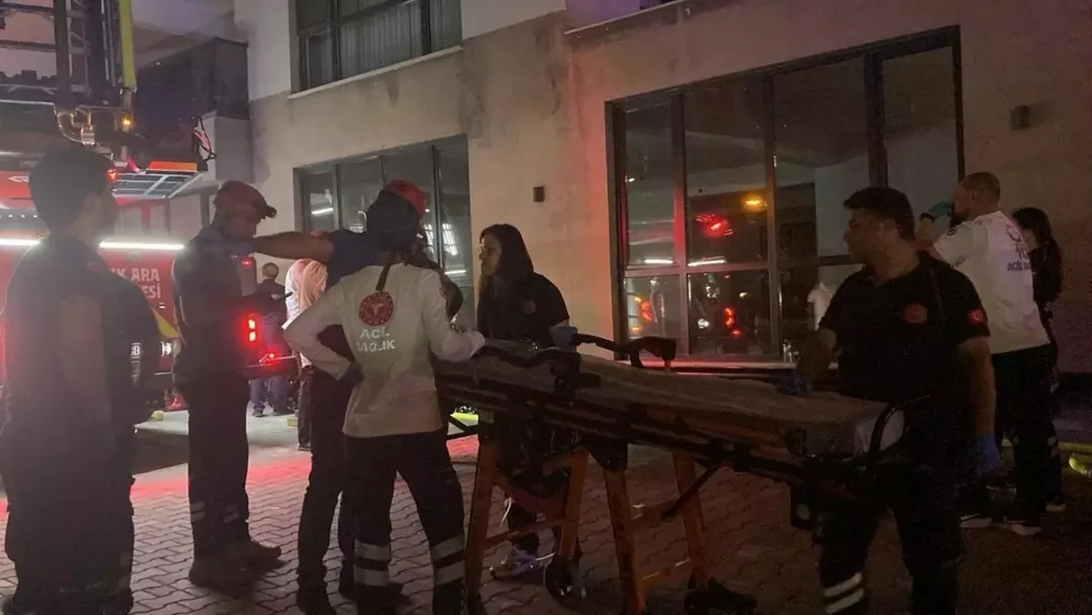 В Турции при пожаре в жилом доме погибли три человека, десятки пострадали