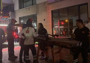 Türkiyədə yaşayış binasında yanğın zamanı 3 nəfər ölüb, onlarla insan zəhərlənib