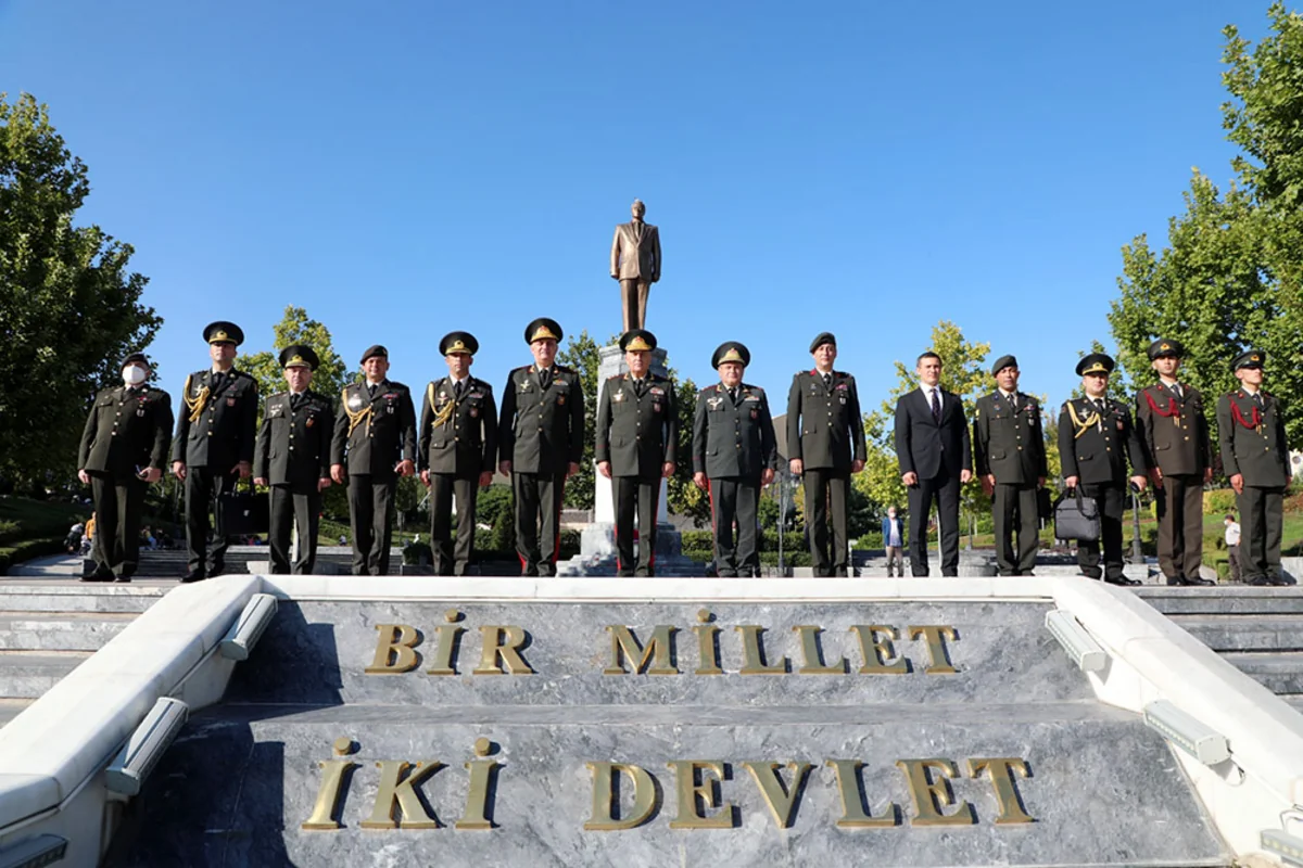 Azərbaycan Ordusunun Baş Qərargah rəisi Ankarada Heydər Əliyev Parkını ziyarət edib