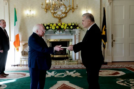 Azərbaycan səfiri etimadnaməsini İrlandiya Prezidentinə təqdim edib