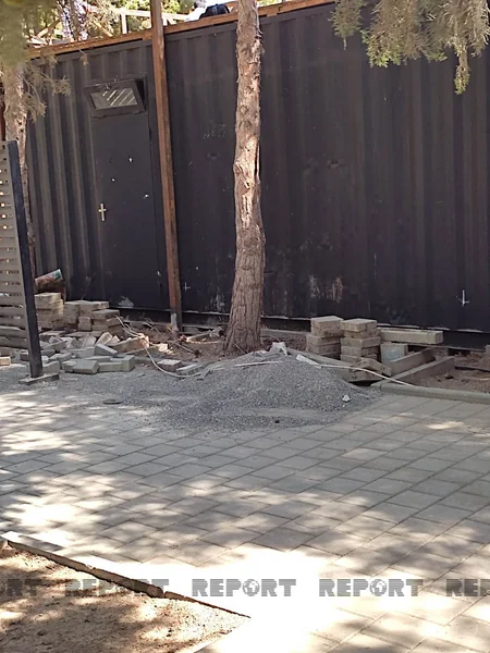 Bakı bulvarında daş üzlüklər yararsız vəziyyətə düşüb