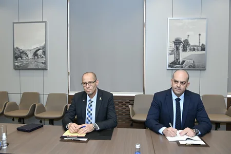 İsrailin yeni səfiri etimadnaməsinin surətini Azərbaycan XİN başçısına təqdim edib