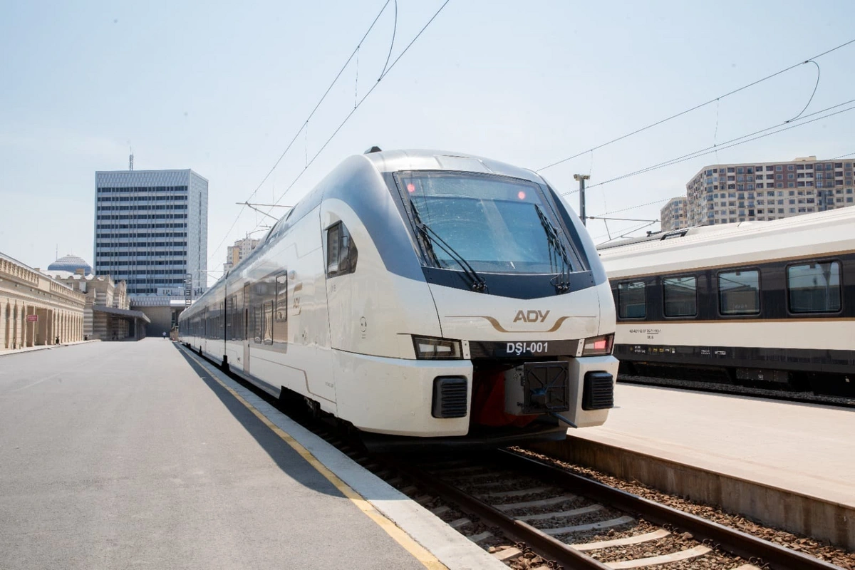 Dəmiryolu stansiyalarında turizm məlumat məntəqələri quraşdırılacaq