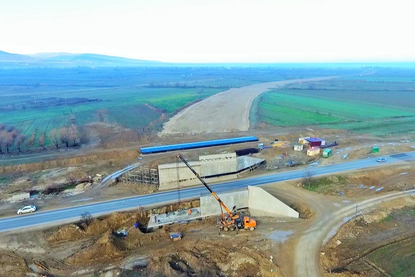 Beynəlxalq avtomobil yolunun 30 km-lik 1-ci hissəsi üzrə tikinti tamamlanıb