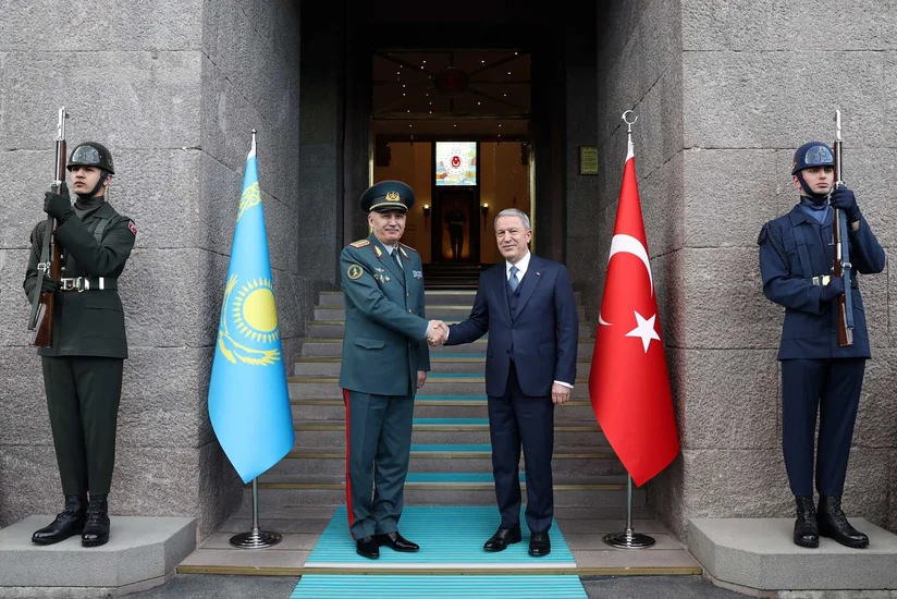 Hulusi Akar qazaxıstanlı həmkarı ilə görüşüb