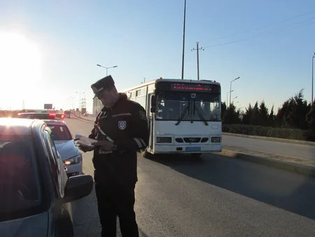 Sabunçuda kobud qayda pozuntuları törədən sürücülərə qarşı reyd keçirilib