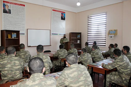 Hərbi qulluqçuların psixoloji sahədə maarifləndirilməsi üzrə tədbirlər keçirilib
