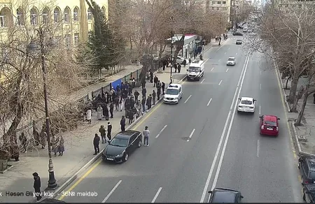 NİİM: Buraxılış imtahanının keçirildiyi məktəblərin qarşısındakı yollarda vəziyyət nəzarət altındadır