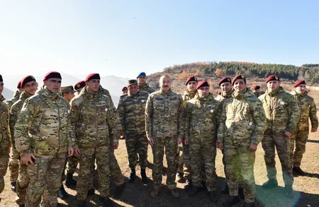 Ali Baş Komandan İlham Əliyev Şuşada hərbçilər qarşısında çıxış edib