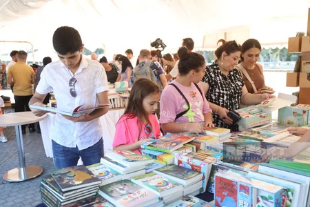 Dənizkənarı Milli Parkda “Oxuyan gələcək” adlı kitab sərgisi təşkil edilib