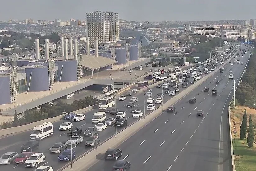 Bakının üç prospektində tıxac yaranıb
