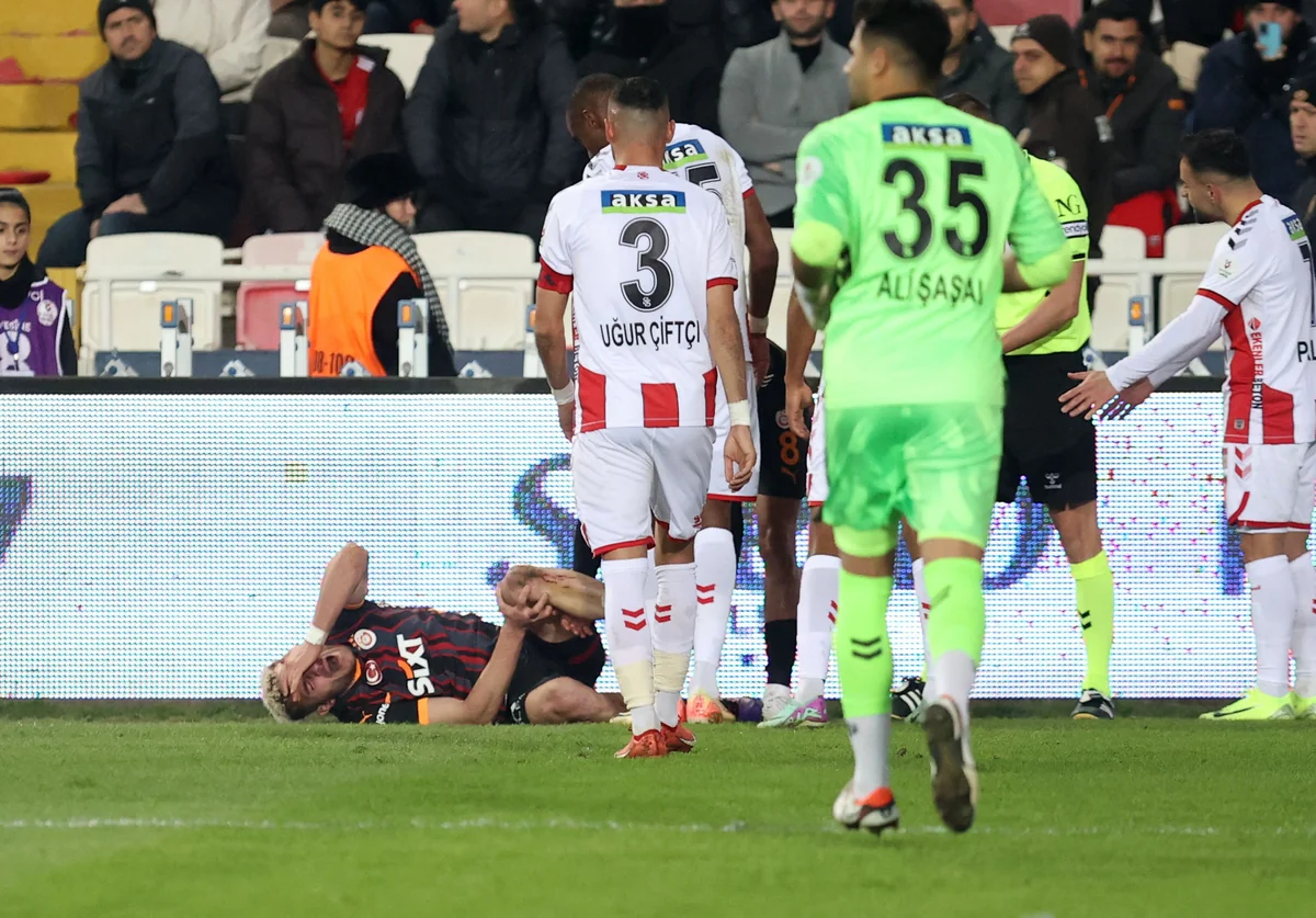 Qalatasaray zədəli futbolçuları ilə bağlı açıqlama yayıb