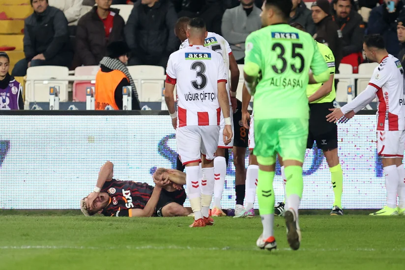 Qalatasaray zədəli futbolçuları ilə bağlı açıqlama yayıb