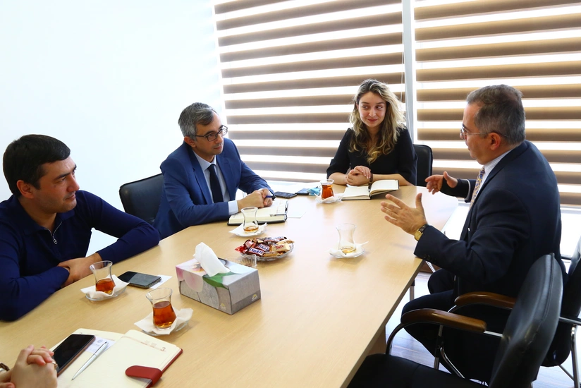 Посол Греции посетил информационное агентство Report