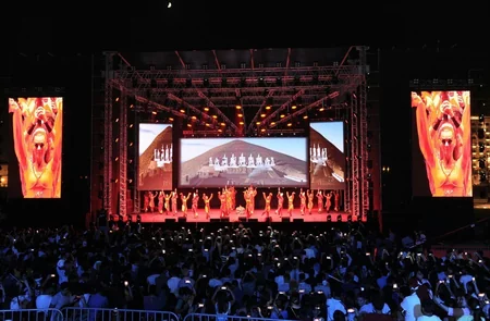 Heydər Əliyev Mərkəzinin parkında Bakının azad edilməsinin 100 illiyi münasibəti ilə konsert olub
