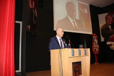 Heydər Əliyevin anım günü İzmirdəki Texniki-Sənaye Peşə Liseyində qeyd olunub