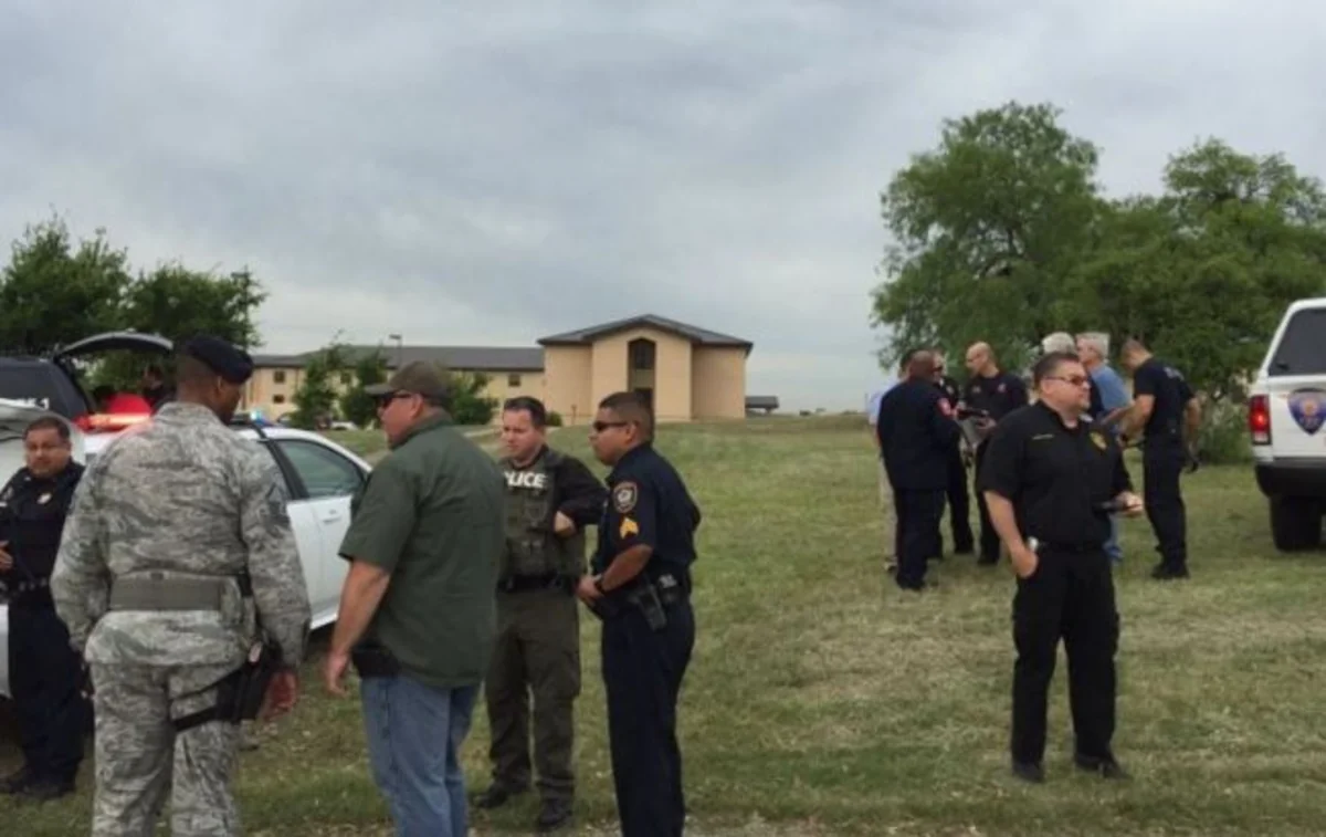Texasda atəş zamanı iki polis yaralanıb