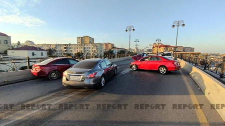 Bakıda avtomobillər toqquşub,  tıxac yaranıb