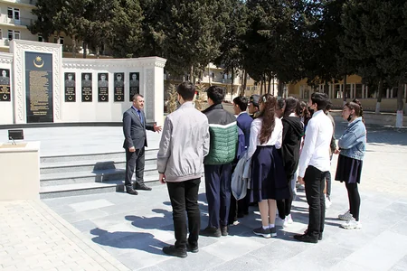 Bakıda şagirdlər ali hərbi məktəbi ziyarət ediblər