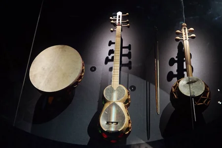Heydər Əliyev Mərkəzində dünya xalqlarına məxsus ünikal musiqi alətlərinin sərgisi açılıb - VİDEO