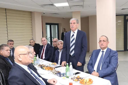 Baş prokuror Kamran Əliyev prokurorluğun veteranları ilə görüşüb