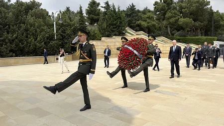 Azerbaijani, Israeli defense ministers discuss expanding security ties