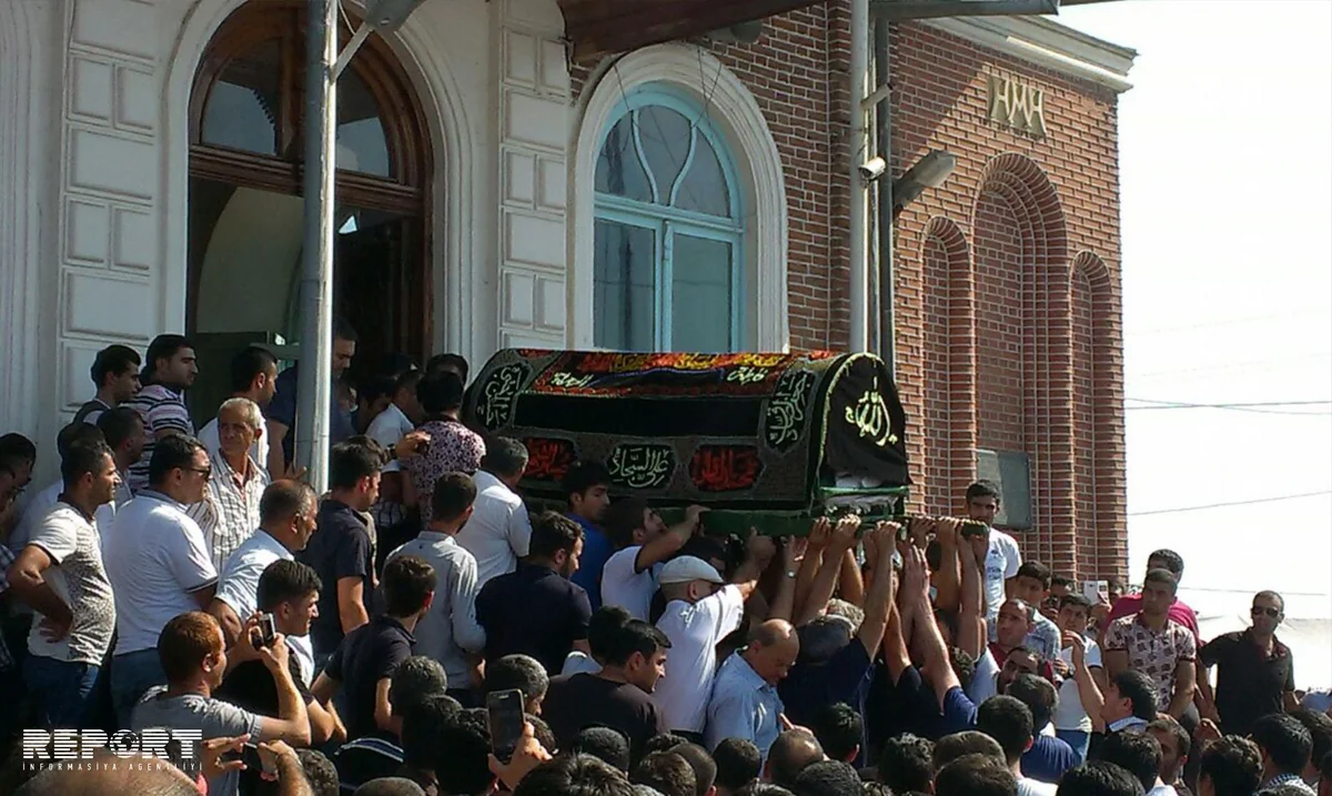 Rövşən Lənkəranski torpağa tapşırılıb - FOTO - VİDEO - YENİLƏNİB