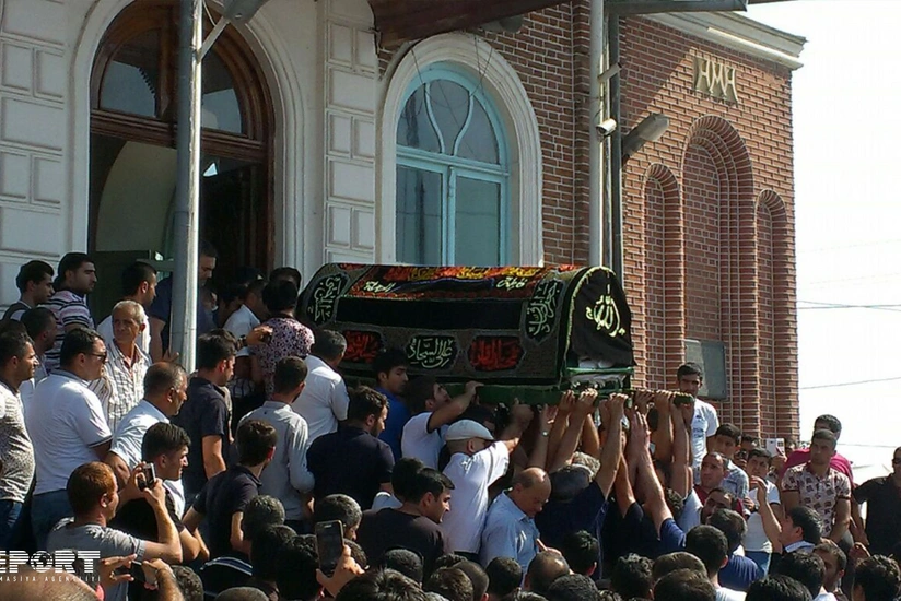 Rövşən Lənkəranski torpağa tapşırılıb - FOTO - VİDEO - YENİLƏNİB