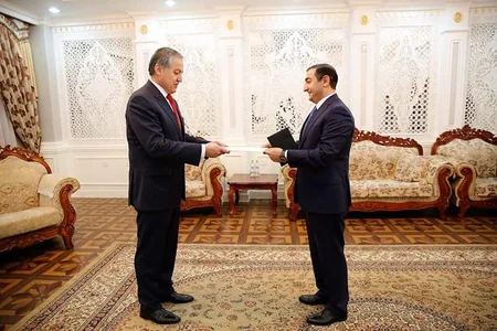 Azərbaycanın Tacikistandakı yeni səfiri etimadnaməsini bu ölkənin XİN rəhbərinə təqdim edib