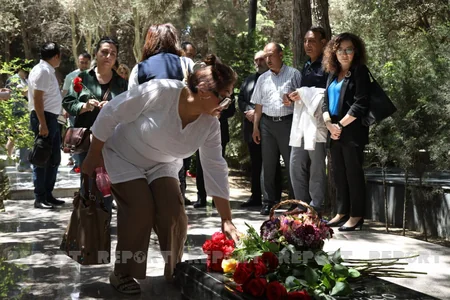 Sara Qədimovanın məzarı ziyarət olunub