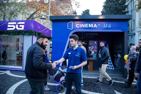 CinemaPlus “Soyuq əllər, isti ürək” Yeni il yarmarkasında iştirak edir