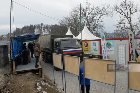 Total of 25 vehicles of peacekeepers freely use Khankandi-Lachin road 
