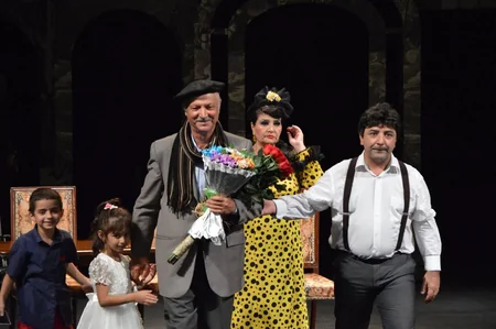 Gənc Tamaşaçılar Teatrı mövsümü Çirkin ördək balası” tamaşası ilə açıb