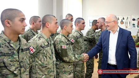 Gürcüstanın müdafiə naziri azərbaycanlı əsgərləri Novruz bayramı münasibətilə təbrik edib